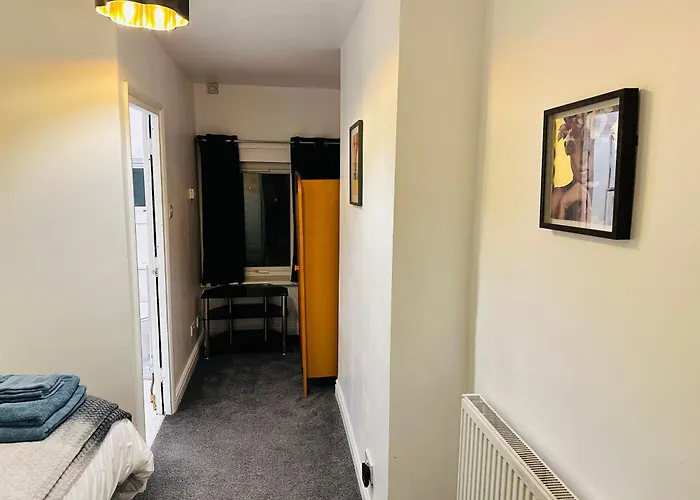 1 Luxe Exec Bedroom Apt Derby