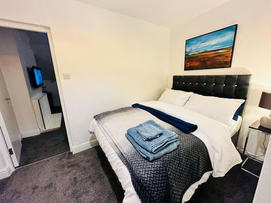 1 Luxe Exec Bedroom Derby