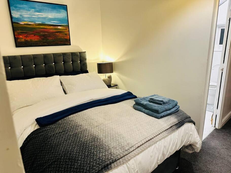 1 Luxe Exec Bedroom *