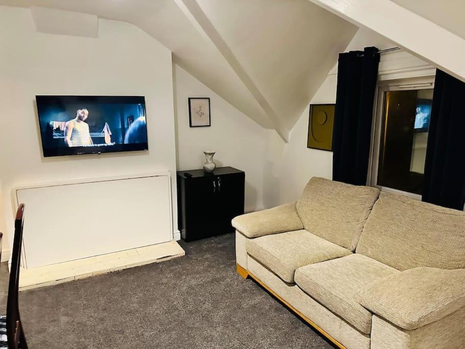 1 Luxe Exec Bedroom Derby