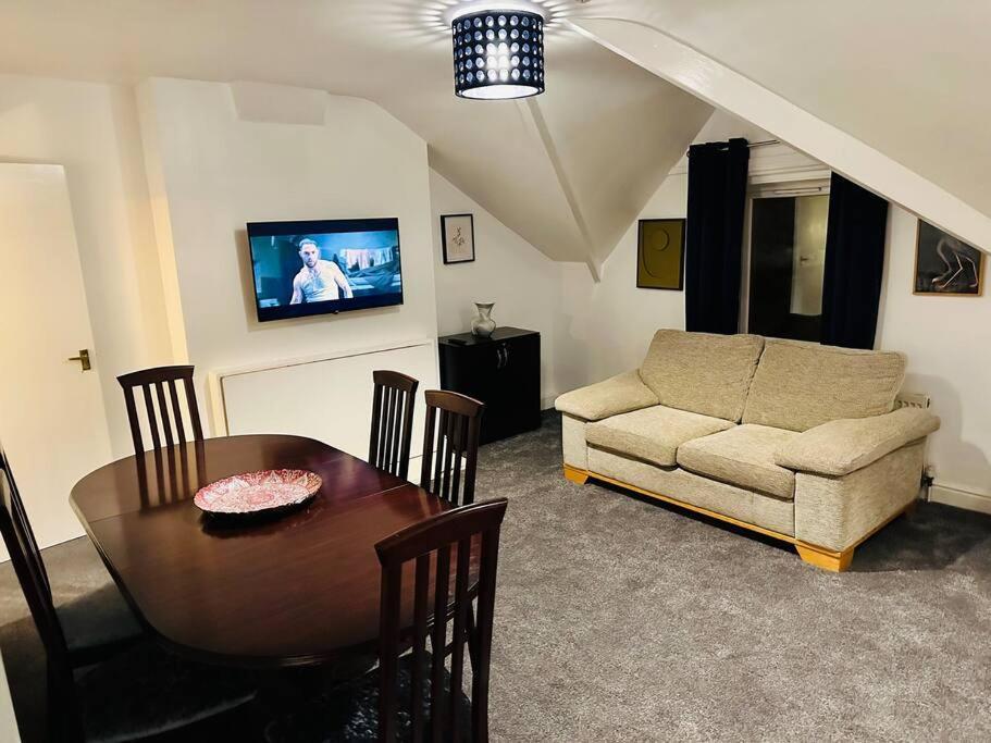1 Luxe Exec Bedroom Derby