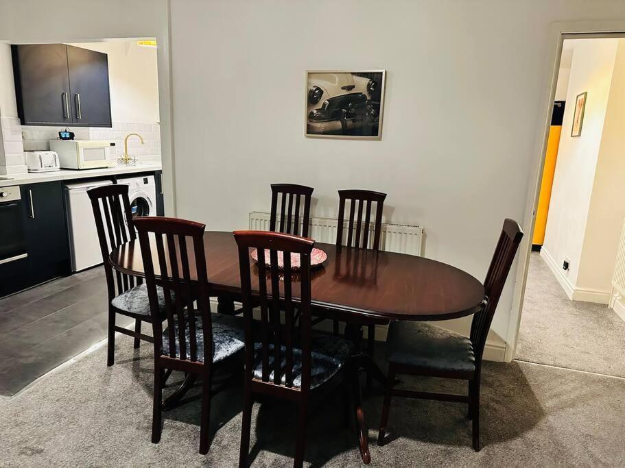 1 Luxe Exec Bedroom * Derby