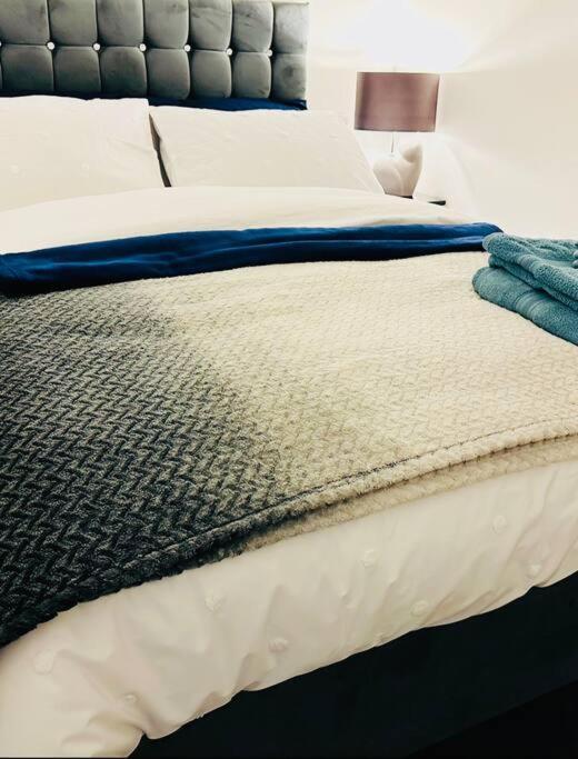 1 Luxe Exec Bedroom Apartment *