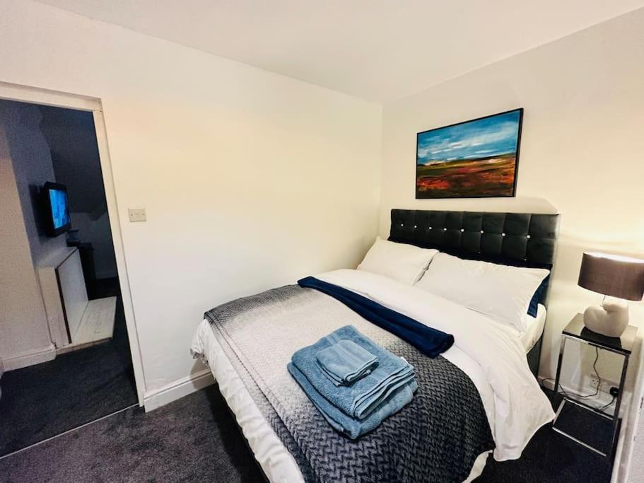 1 Luxe Exec Bedroom * Derby