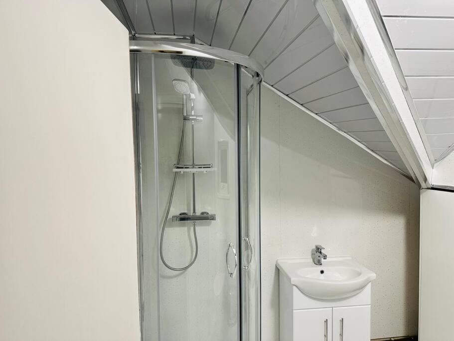 1 Luxe Exec Bedroom * Derby