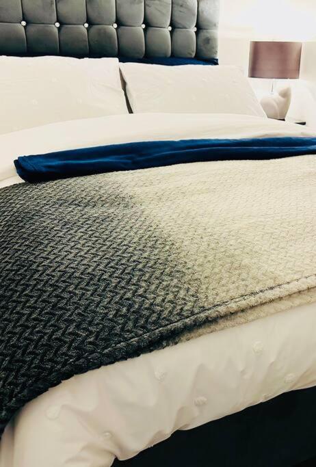 1 Luxe Exec Bedroom *