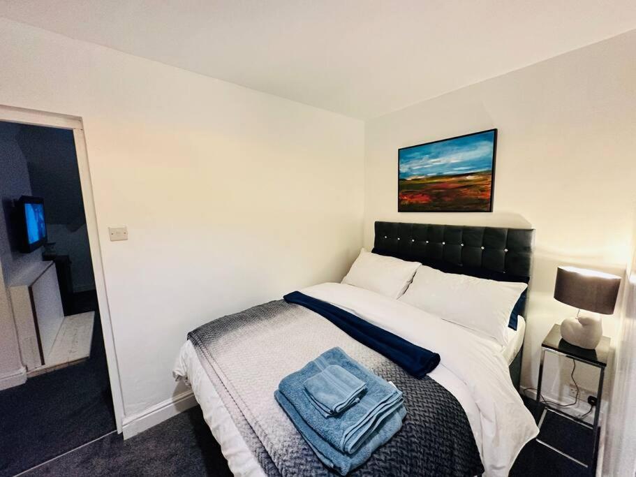 Apartment 1 Luxe Exec Bedroom Derby