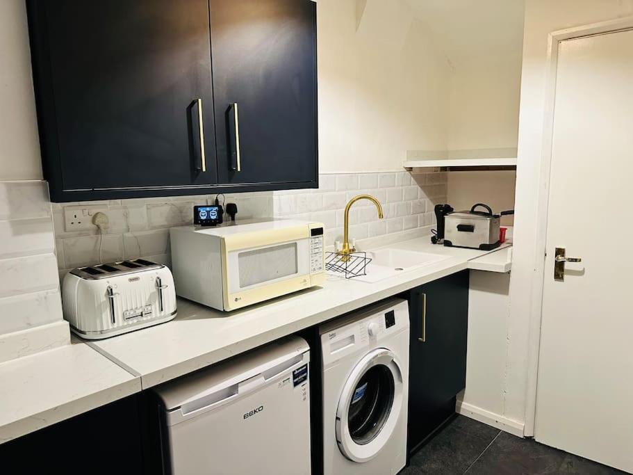 1 Luxe Exec Bedroom * Derby