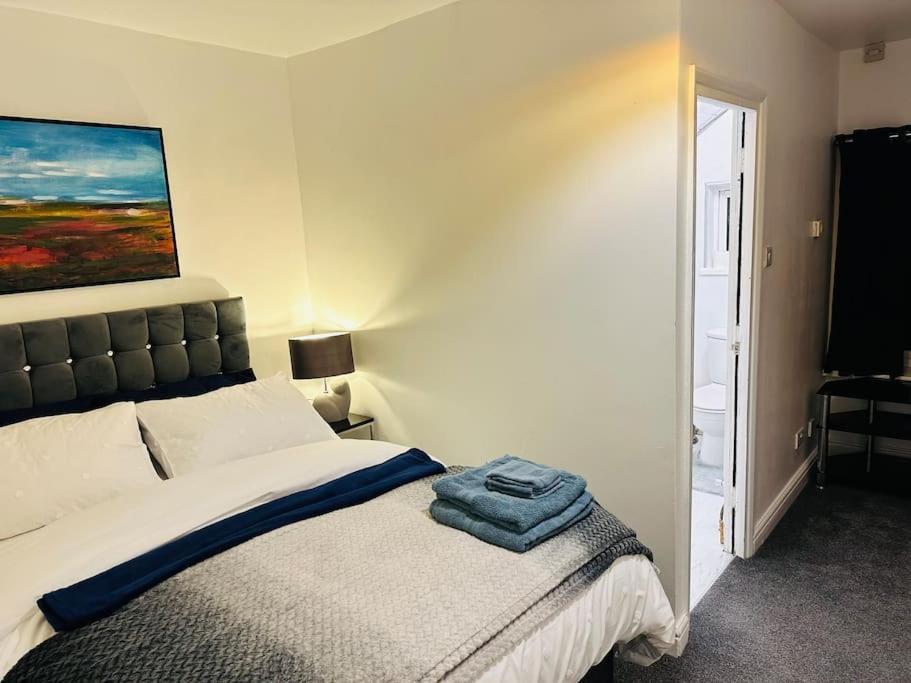 Apartment 1 Luxe Exec Bedroom